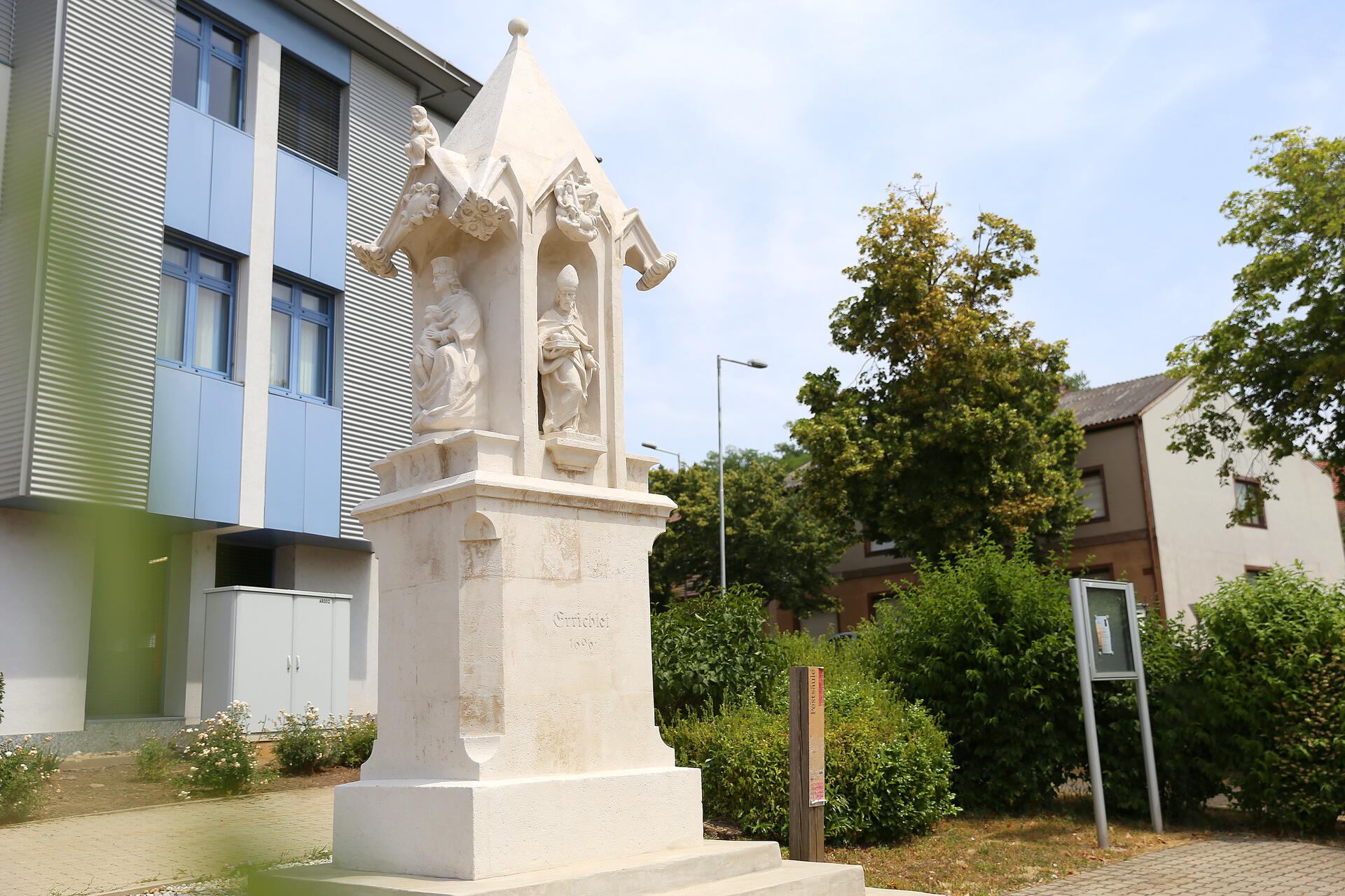 Die Pestsäule im Goldbergpark in der Wienerstraße