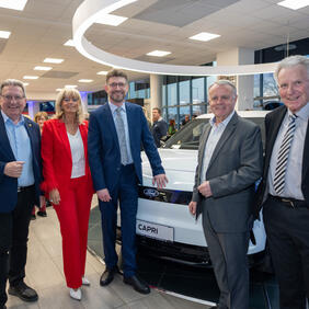 Im Bild: Bürgermeister Gerhard Zapfl, Bürgermeisterin LAbg. Elisabeth Böhm, Werner Weintritt mit Landeshauptmann a.D. Hans Niessl und Wilhelm Weintritt.