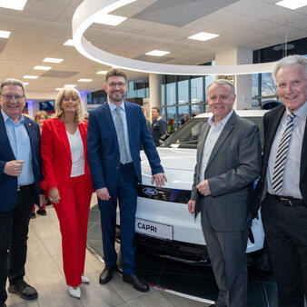 Im Bild: Bürgermeister Gerhard Zapfl, Bürgermeisterin LAbg. Elisabeth Böhm, Werner Weintritt mit Landeshauptmann a.D. Hans Niessl und Wilhelm Weintritt.