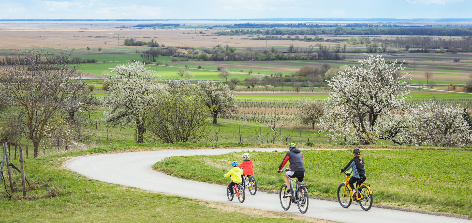 Familie beim Radfahren