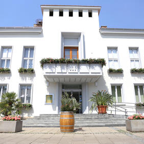 Das Rathaus der Stadtgemeinde Neusiedl am See