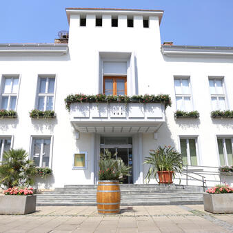 Das Rathaus der Stadtgemeinde Neusiedl am See