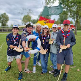 Die Seepfadfinder mit der Bürgermeisterin beim Spiel- und Sportfest zum Ferienausklang im Strandbad Neusiedl am See.