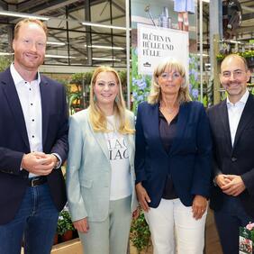 Eröffneten das neue Dehner Gartencenter in Neusiedl am See: (vlnr) Frank Bling (GF CSO Dehner Holding GmbH & Co. KG), Landesrätin Daniela Winkler, LAbg. Bgm. Elisabeth Böhm und Georg Weber (GF und Eigentümer Dehner).