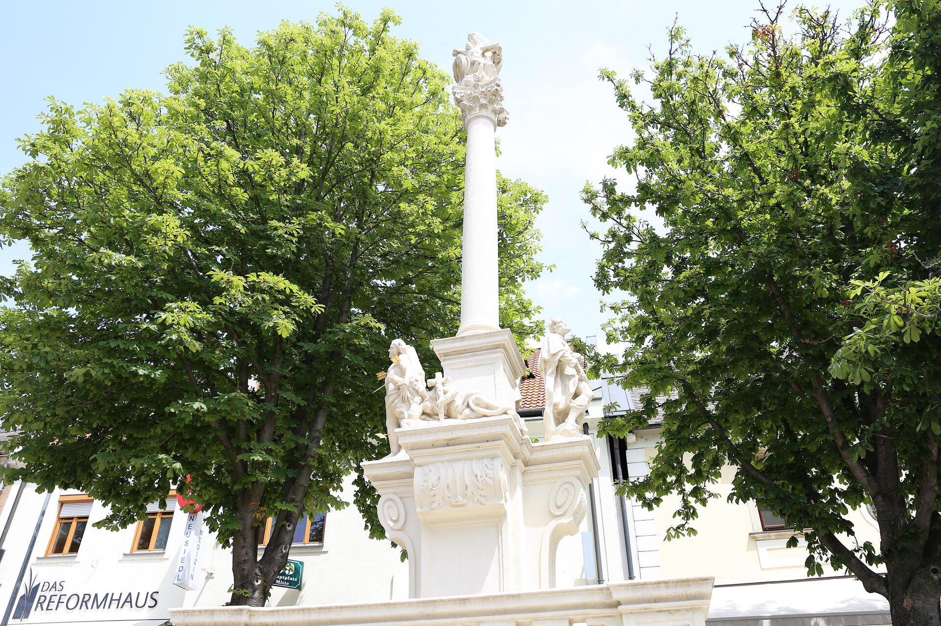 Die große Pestsäule am Hauptplatz 27