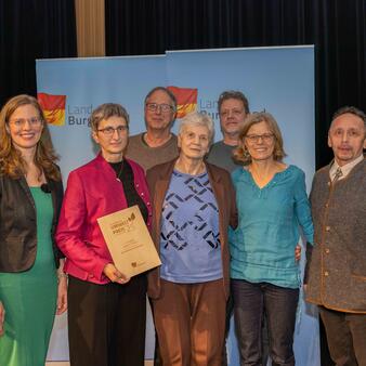 erein Neusiedler ZauberGarten mit Landeshauptmann-Stellvertreterin Anja Haider-Wallner bei der Verleihung des Burgenländischen Umweltpreises für das Projekt „New Pannonian Style“.