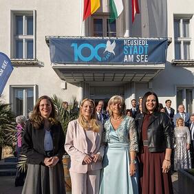 Der Einladung von LAbg. Bürgermeisterin Elisabeth Böhm (2.v.r.) zu den Jubiläumsfeierlichkeiten waren auch Landeshauptmann-Stellvertreterin Anja Haider-Wallner (links im Bild), Landesrätin Daniela Winkler (2.v.l.) und Landtagspräsidentin Astrid Eisenkopf (rechts im Bild) gefolgt.