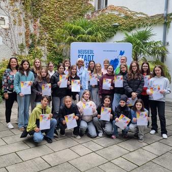 Neusiedl am See war heuer erstmals Teil des Projekts „Girls in Politics“ anlässlich des Internationalen Mädchentags am 11. Oktober.  Eine reine Mädchenklasse aus dem Gymnasium Neusiedl am See besuchte die Bürgermeisterin.